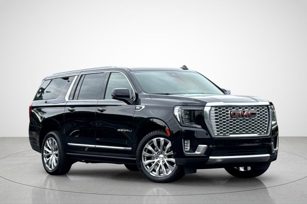 Used 2023 GMC Yukon XL Denali AWD/4WD image 2