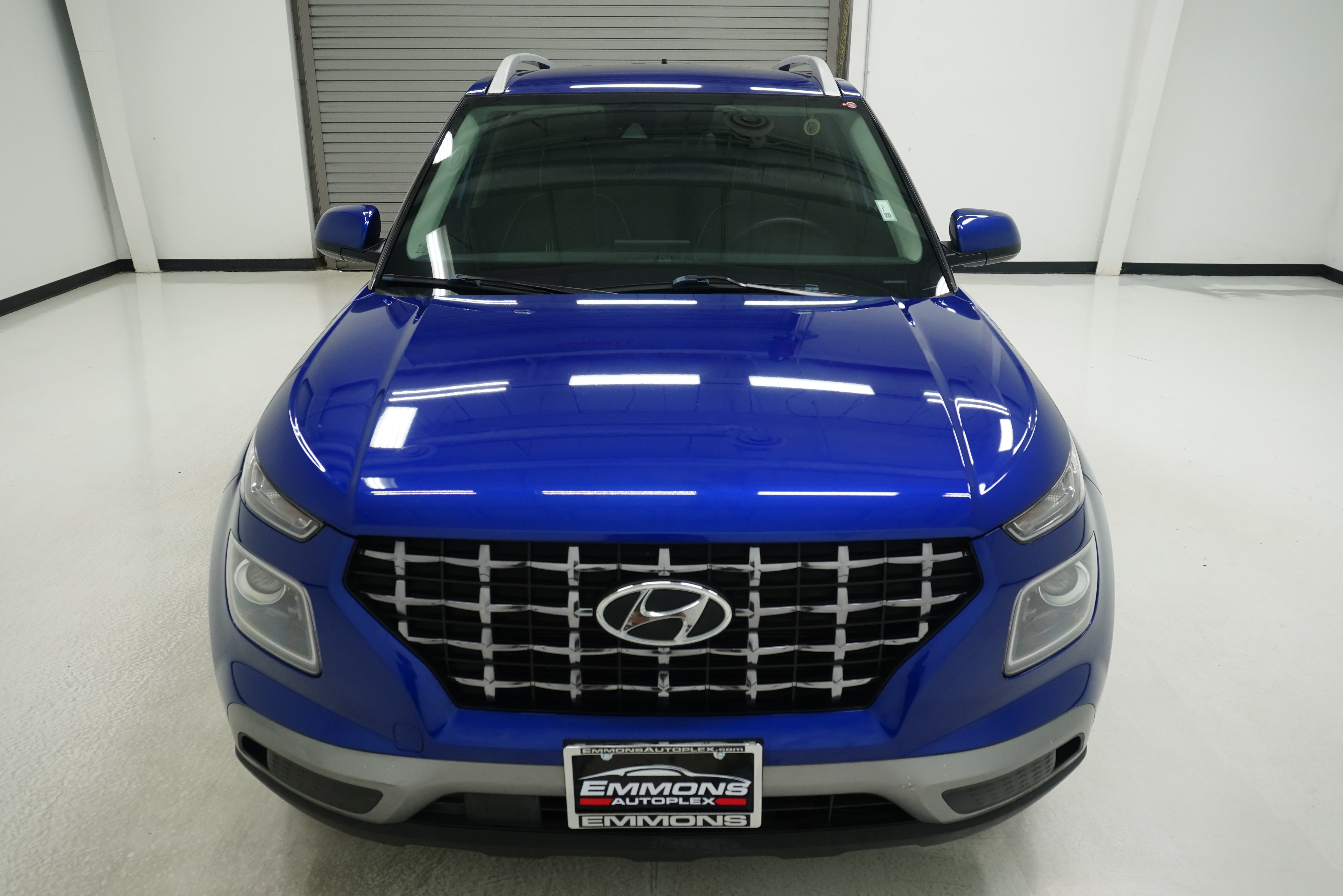 Used 2022 Hyundai Venue Limited FWD image 2