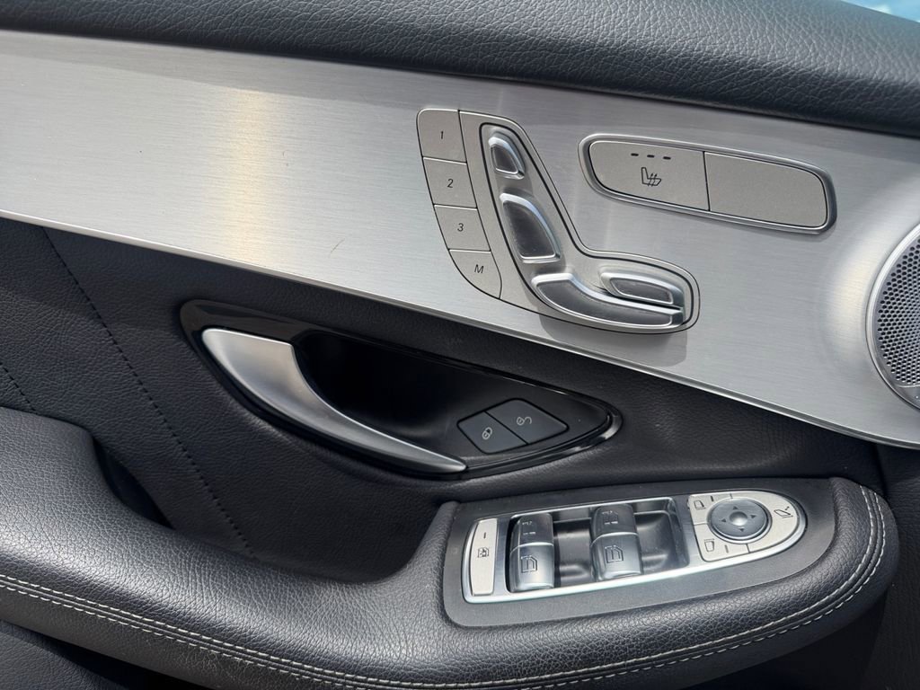 Used 2020 Mercedes-Benz GLC 300 4MATIC image 16