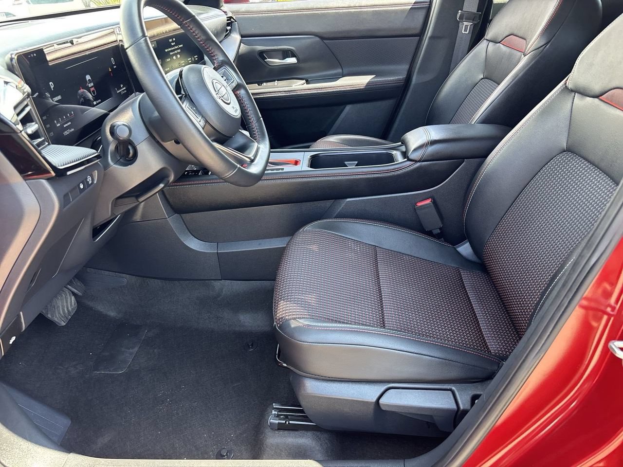 Used 2025 Nissan Kicks SR FWD image 16