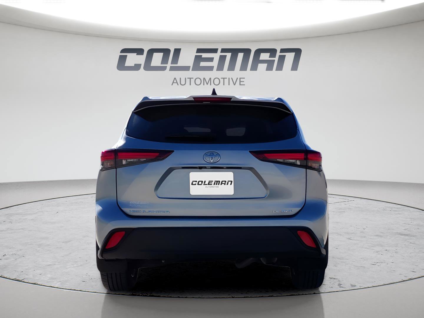 Used 2024 Toyota Highlander LE image 4