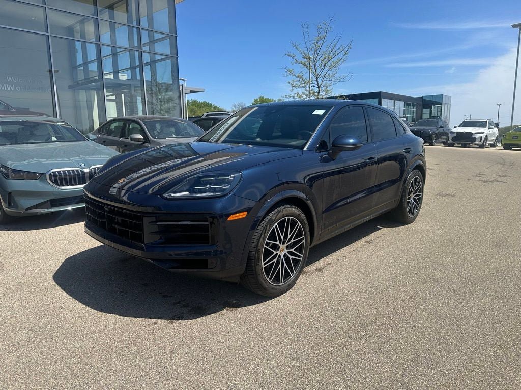 Used 2024 Porsche Cayenne Coupe AWD/4WD image 2