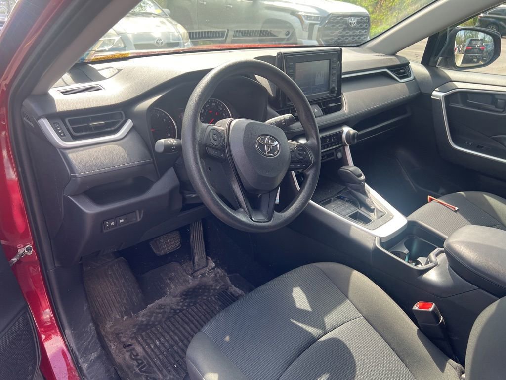 Used 2021 Toyota RAV4 LE AWD/4WD image 6