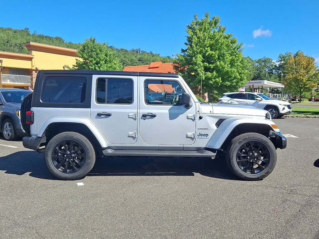 Used 2023 Jeep Wrangler Unlimited Sahara w/ Cold Weather Group AWD/4WD image 8
