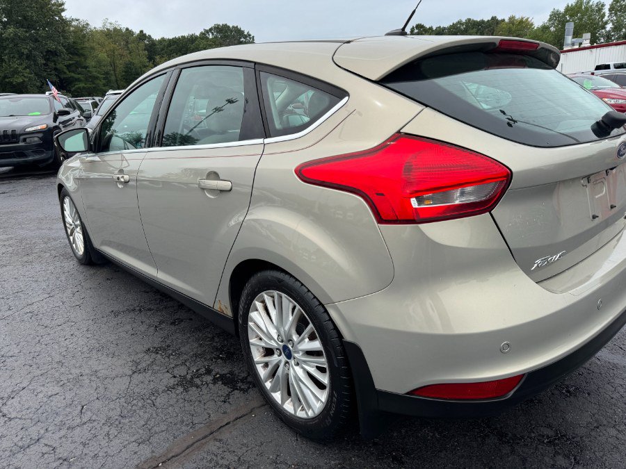 Used 2016 Ford Focus Titanium w/ Titanium Technology Package FWD image 10