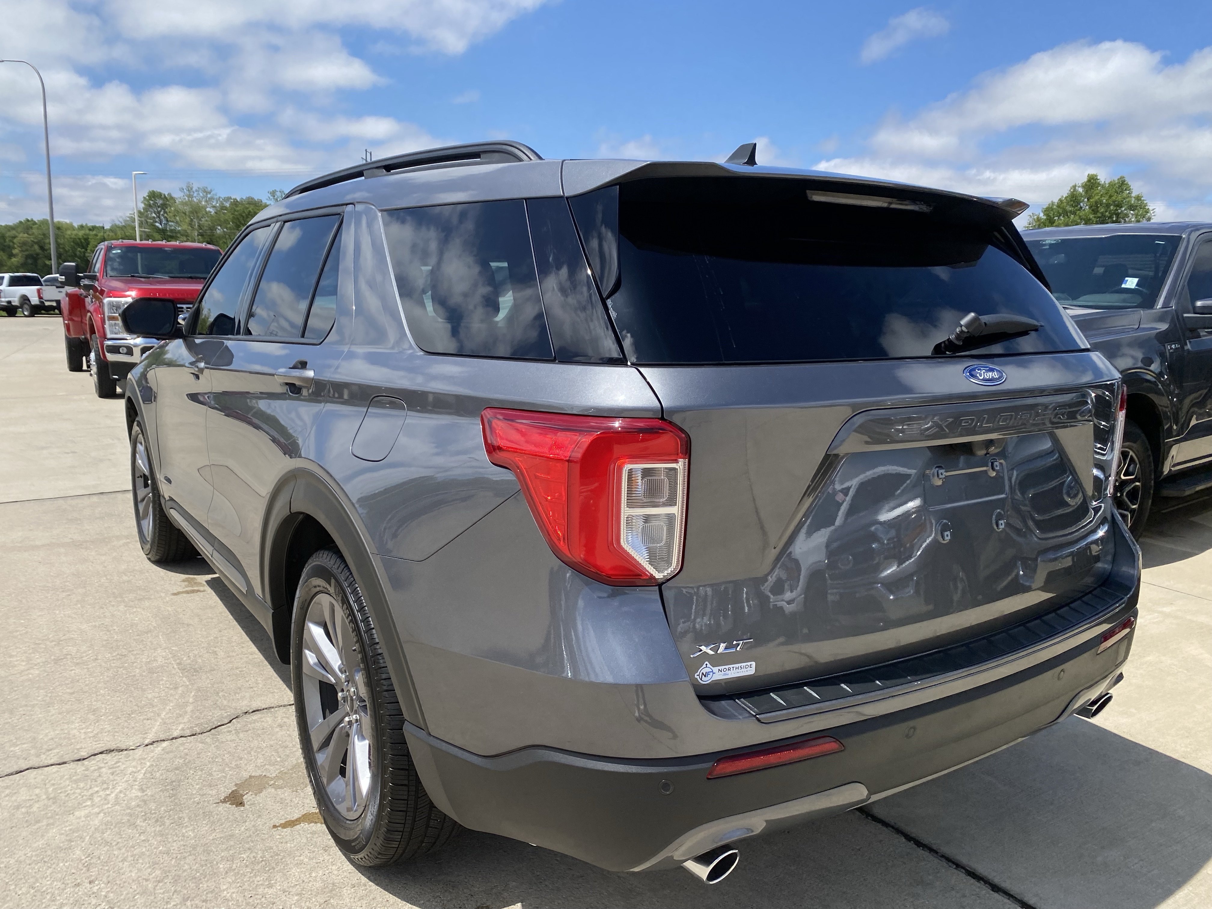 Used 2022 Ford Explorer XLT w/ Equipment Group 202A RWD image 8