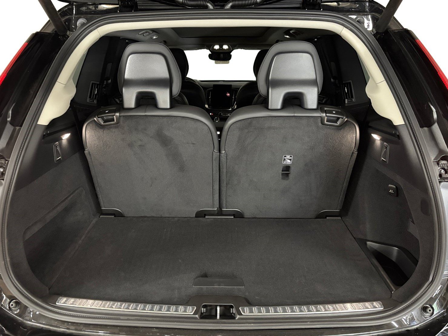 New 2026 Volvo XC90 B6 Ultra w/ Protection Package AWD/4WD image 18