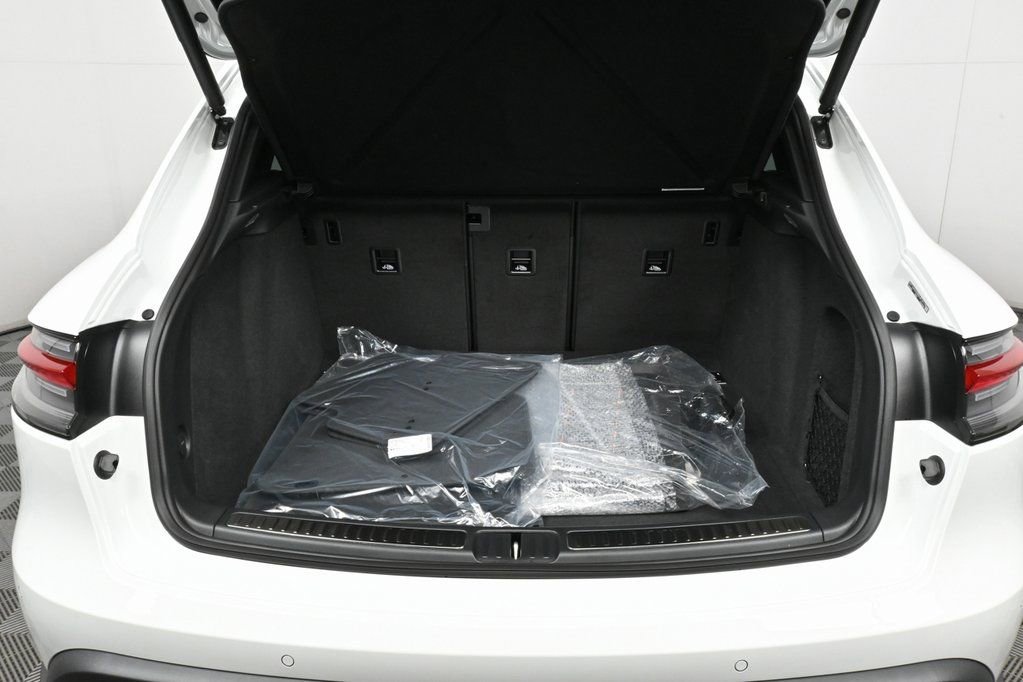 Certified 2025 Porsche Macan image 25