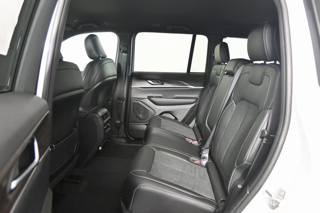 New 2026 Jeep Grand Cherokee Laredo image 17