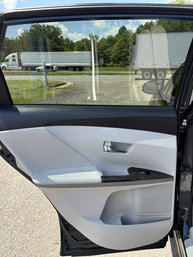 Used 2013 Toyota Venza XLE AWD/4WD image 14