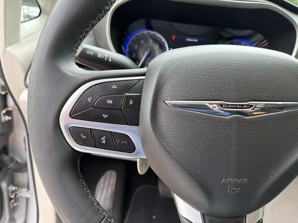 Used 2022 Chrysler Pacifica Touring-L FWD image 27