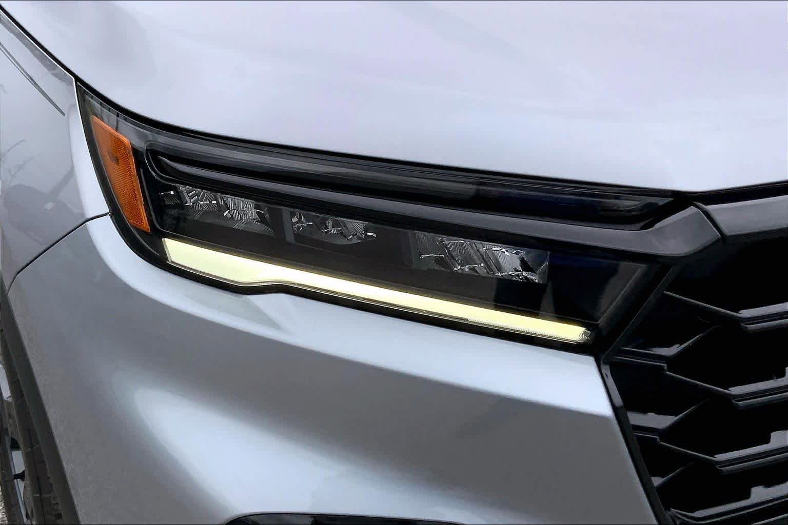 Used 2025 Honda Pilot TrailSport image 28