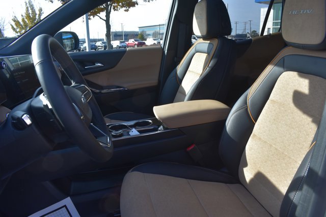 New 2026 Chevrolet Equinox ACTIV w/ Safety and Technology Package image 15