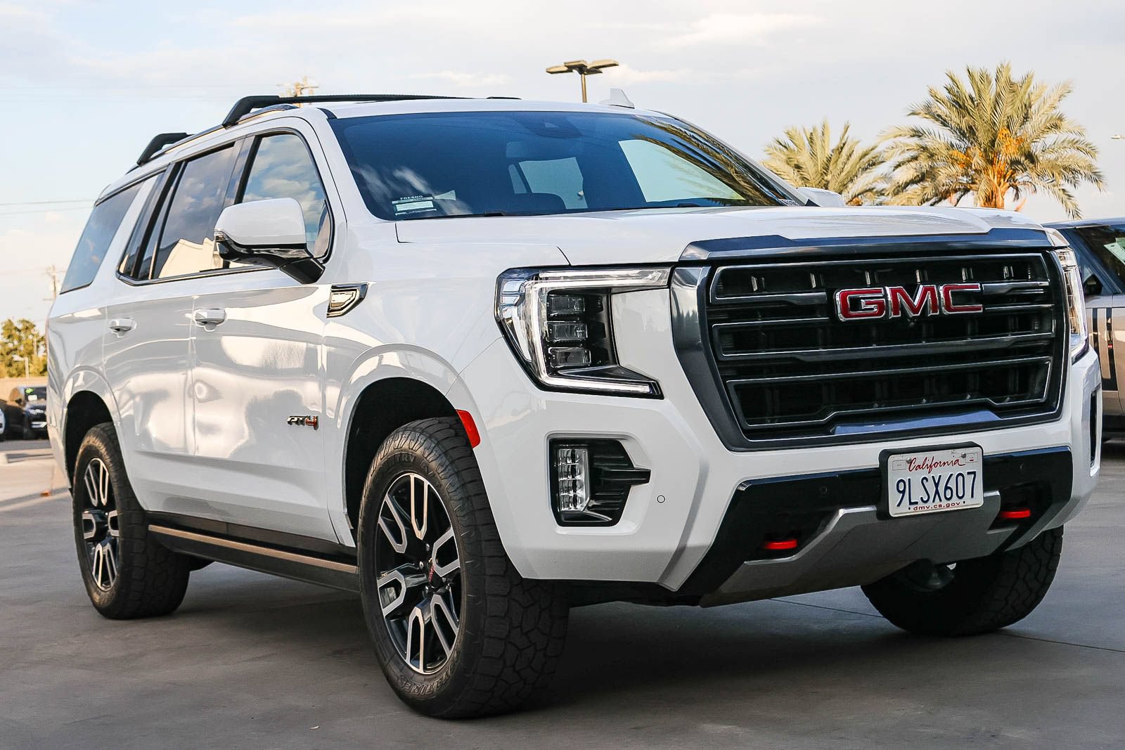 Used 2024 GMC Yukon AT4 w/ AT4 Premium Plus Package AWD/4WD image 3