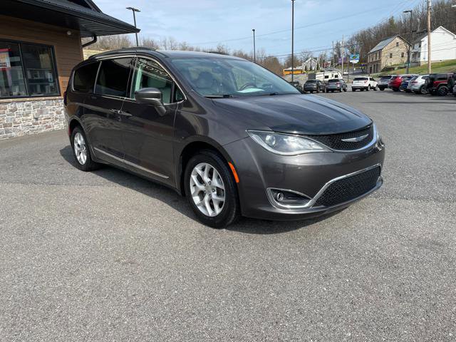 Used 2017 Chrysler Pacifica Touring-L w/ Tire & Wheel Group image 11
