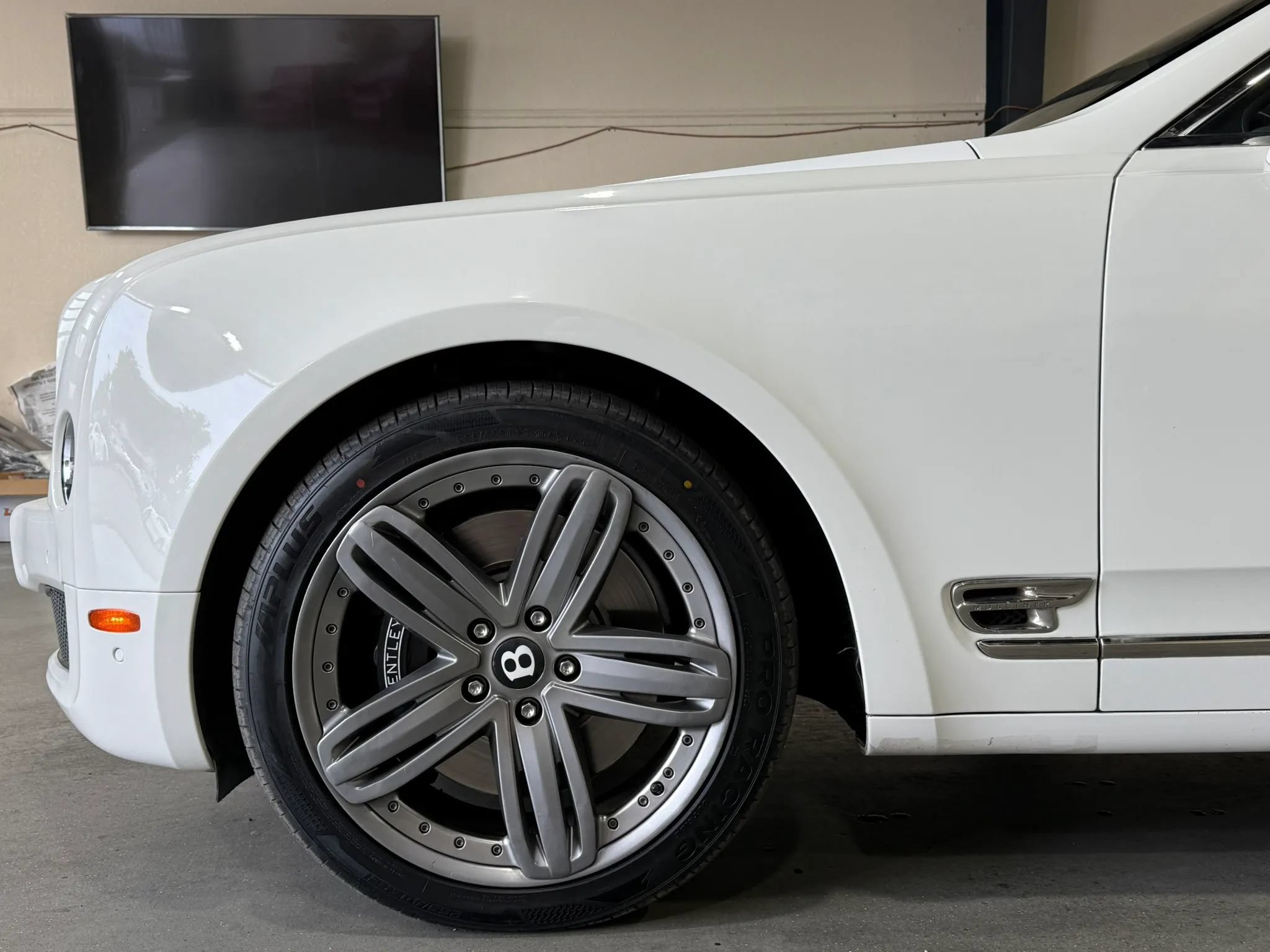 Used 2013 Bentley Mulsanne RWD image 25