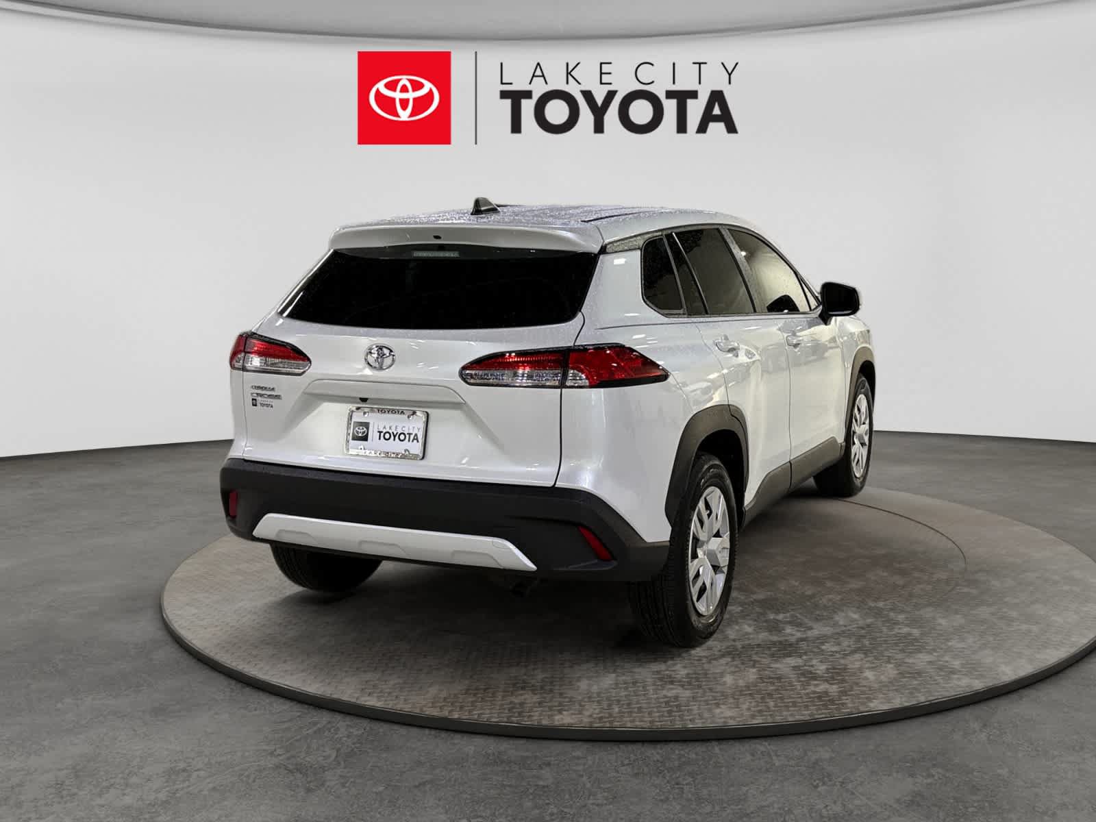 Used 2025 Toyota Corolla Cross L FWD image 9