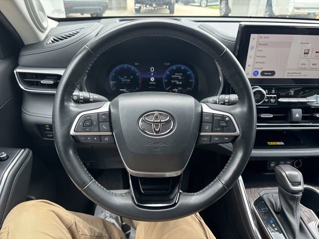 Used 2023 Toyota Highlander Platinum AWD/4WD image 10