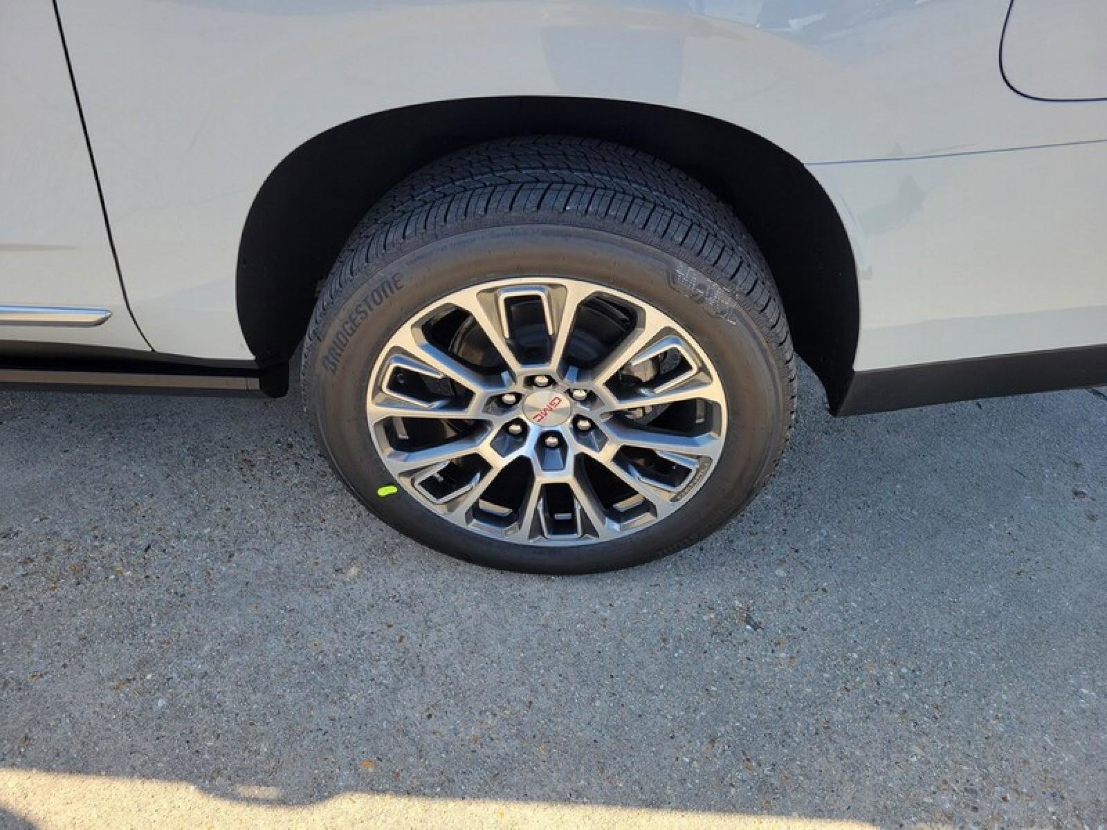 New 2026 GMC Yukon XL Denali w/ Denali Reserve Package image 10