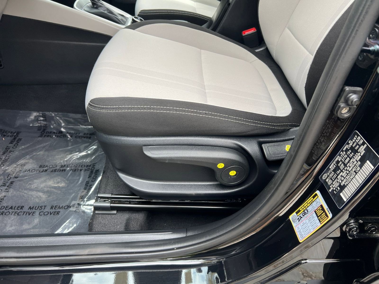 Used 2025 Hyundai Venue SEL FWD image 23