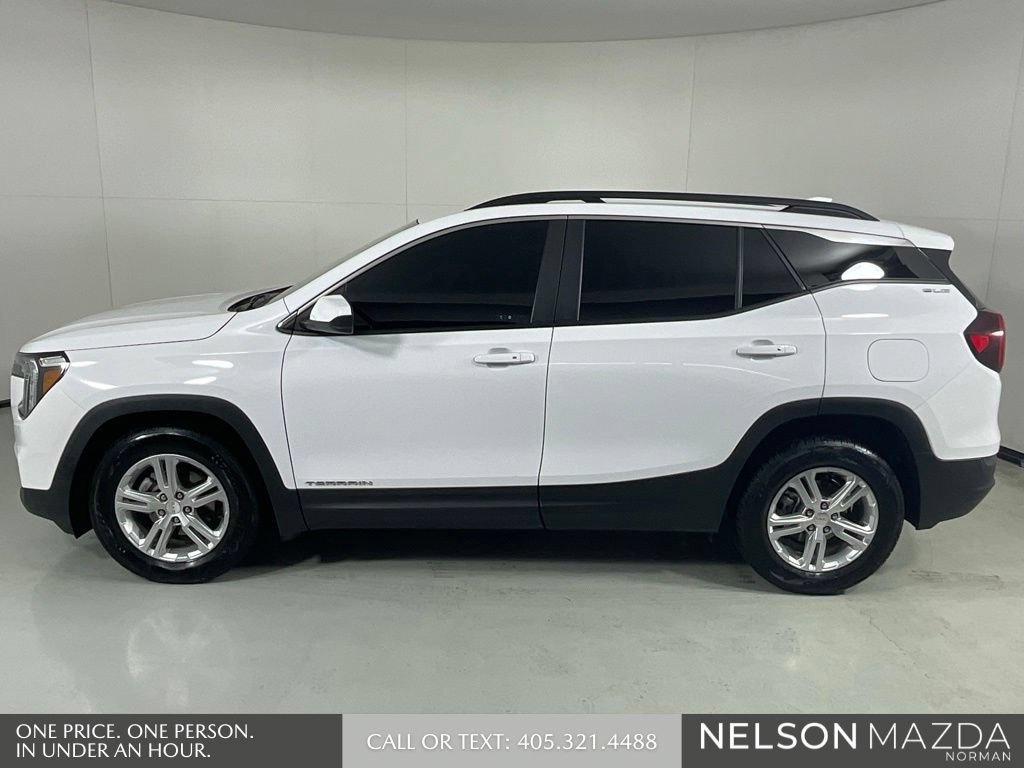 Used 2022 GMC Terrain SLE w/ Driver Convenience Package FWD image 9
