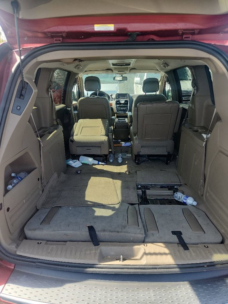 Used 2012 Chrysler Town & Country Touring w/ Entertainment Group #1 FWD image 14