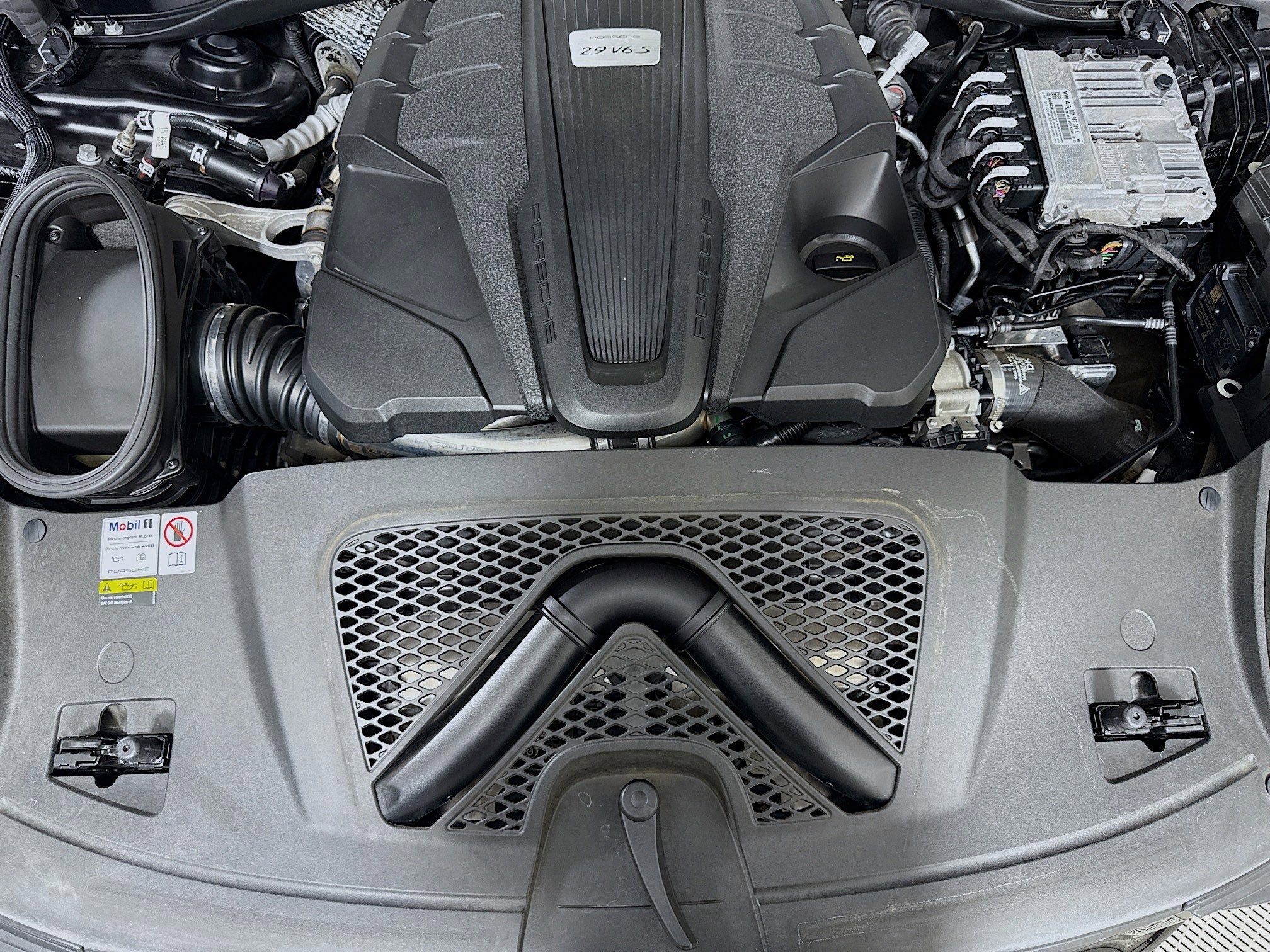 Certified 2022 Porsche Macan S image 29