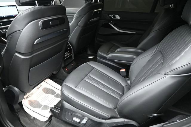Used 2025 BMW X7 M60i AWD/4WD image 19