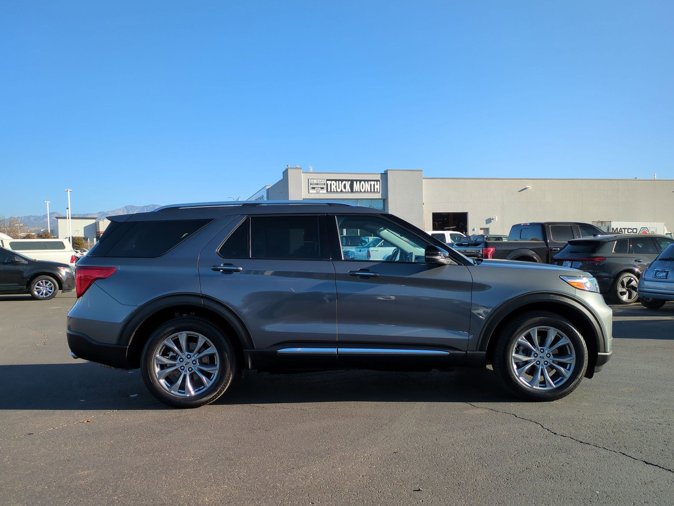 Used 2023 Ford Explorer Limited w/ Limited Technology Package image 2