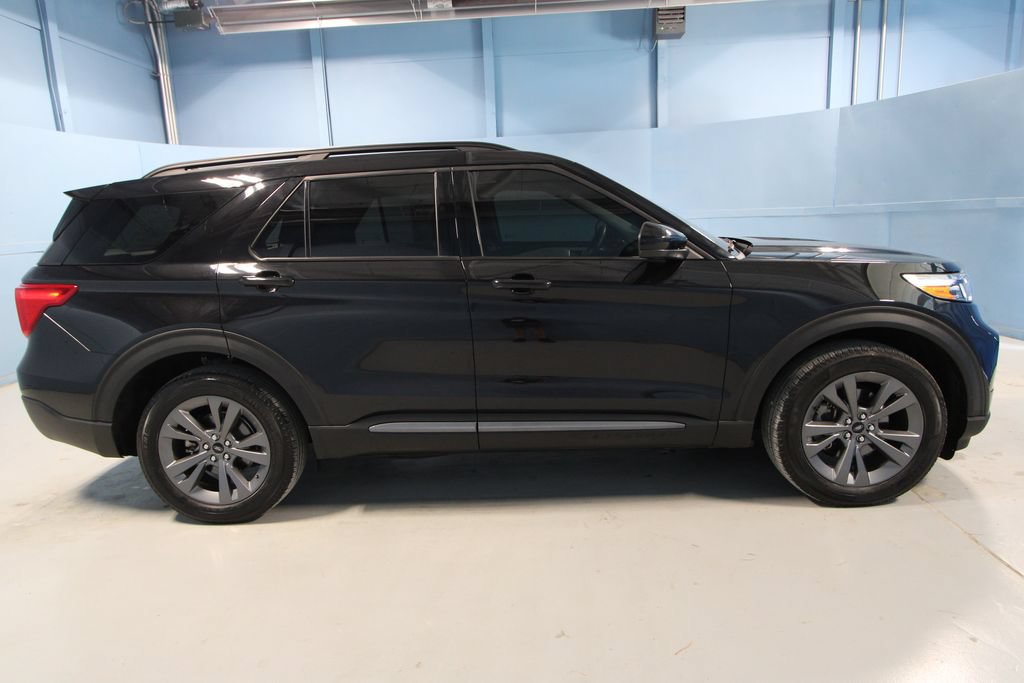 Used 2024 Ford Explorer XLT w/ Equipment Group 202A AWD/4WD image 35