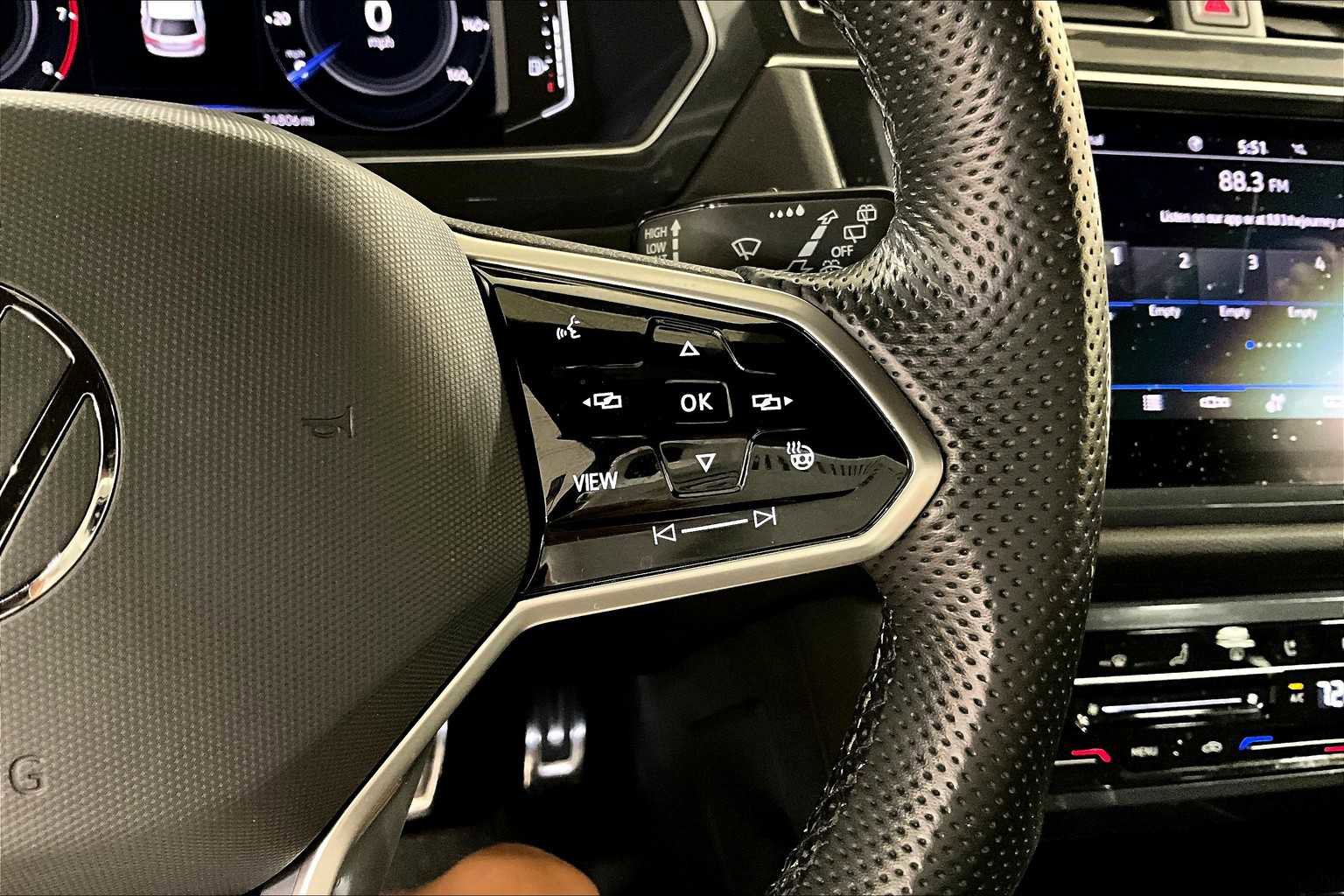 Used 2022 Volkswagen Tiguan SEL R-Line image 23