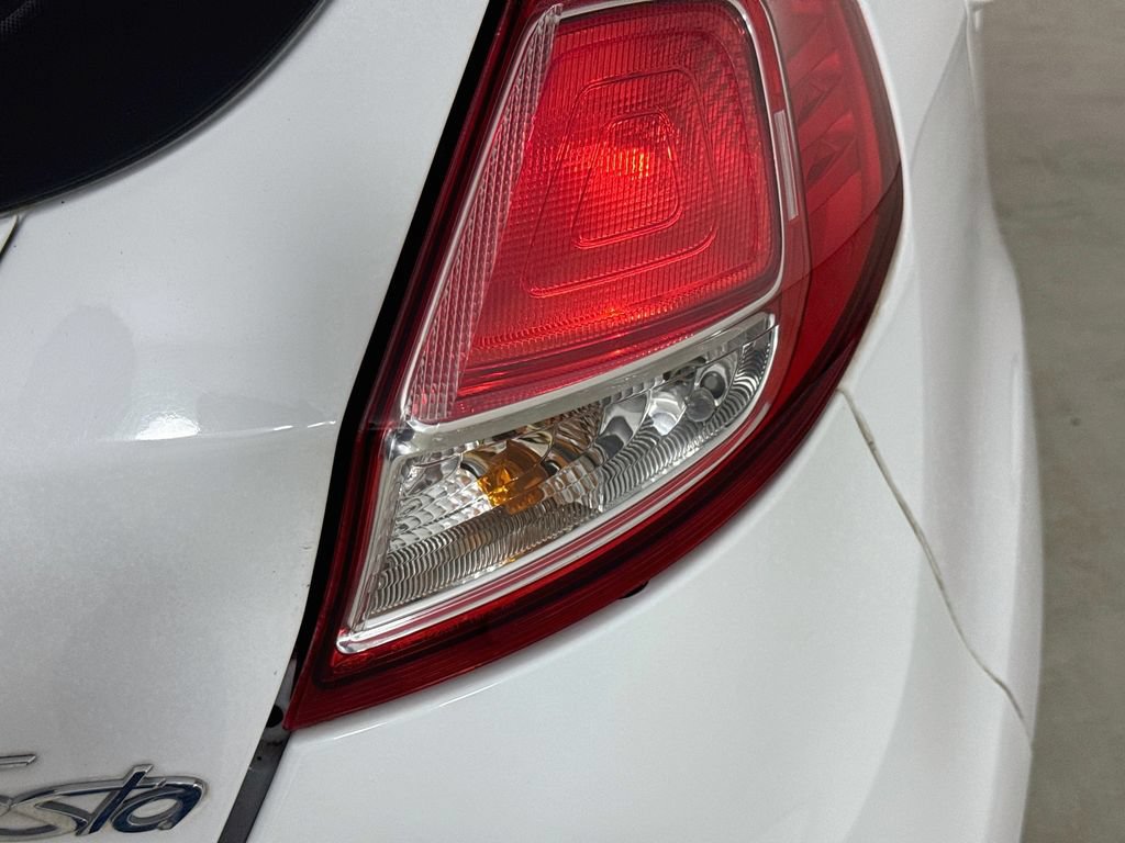 Used 2018 Ford Fiesta SE FWD image 28