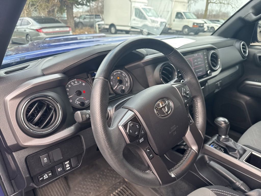 Used 2022 Toyota Tacoma TRD Sport w/ Technology Package image 12