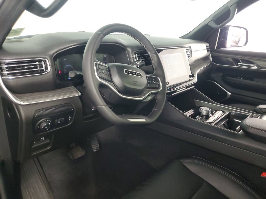 Used 2023 Jeep Wagoneer L Series II AWD/4WD image 11