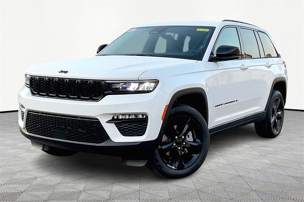 New 2025 Jeep Grand Cherokee Limited w/ Black Appearance Package image 2