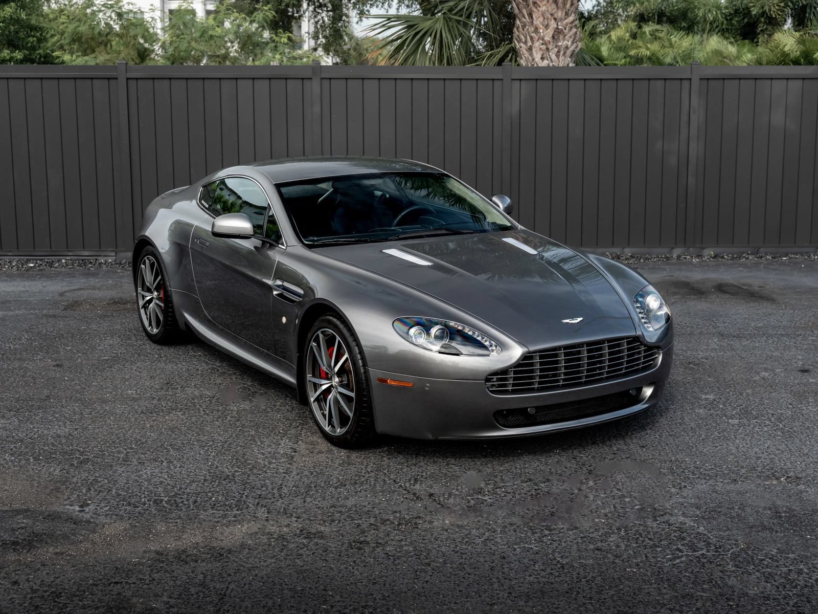 Used 2011 Aston Martin V8 Vantage Coupe RWD image 25