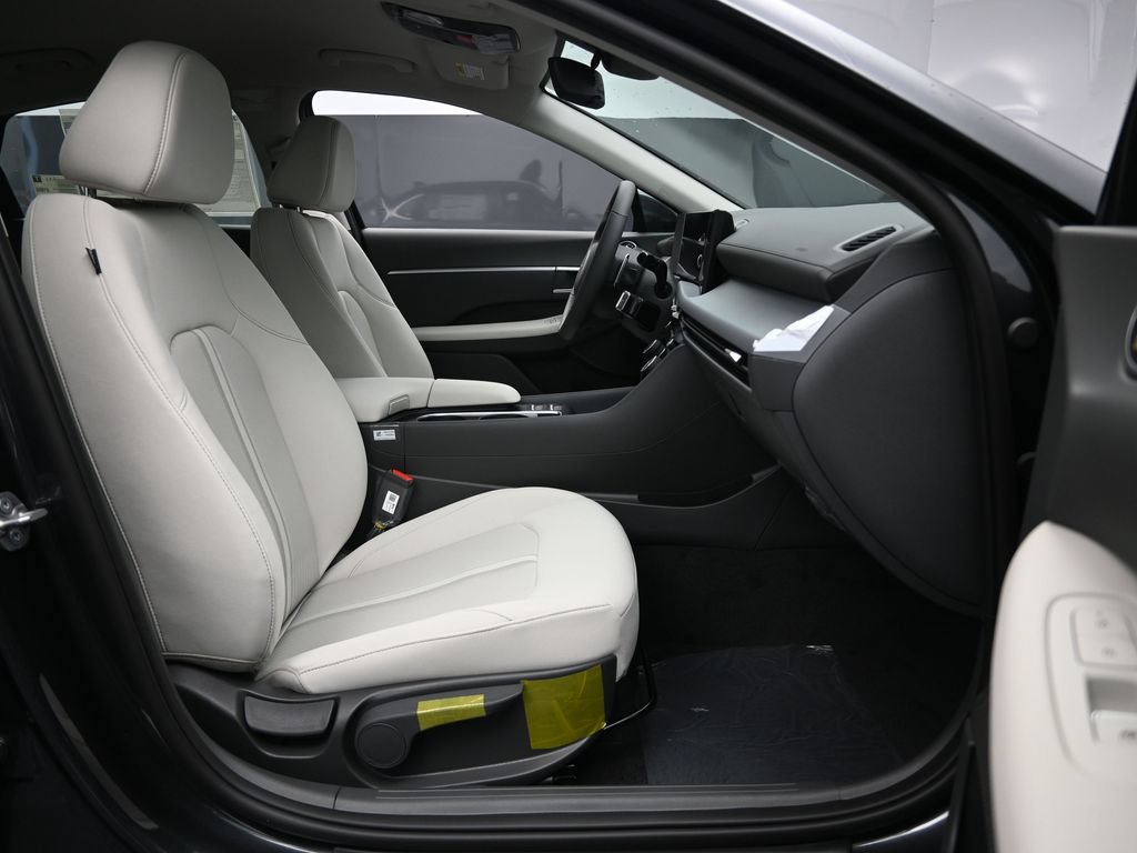 New 2026 Hyundai Sonata SEL FWD image 32