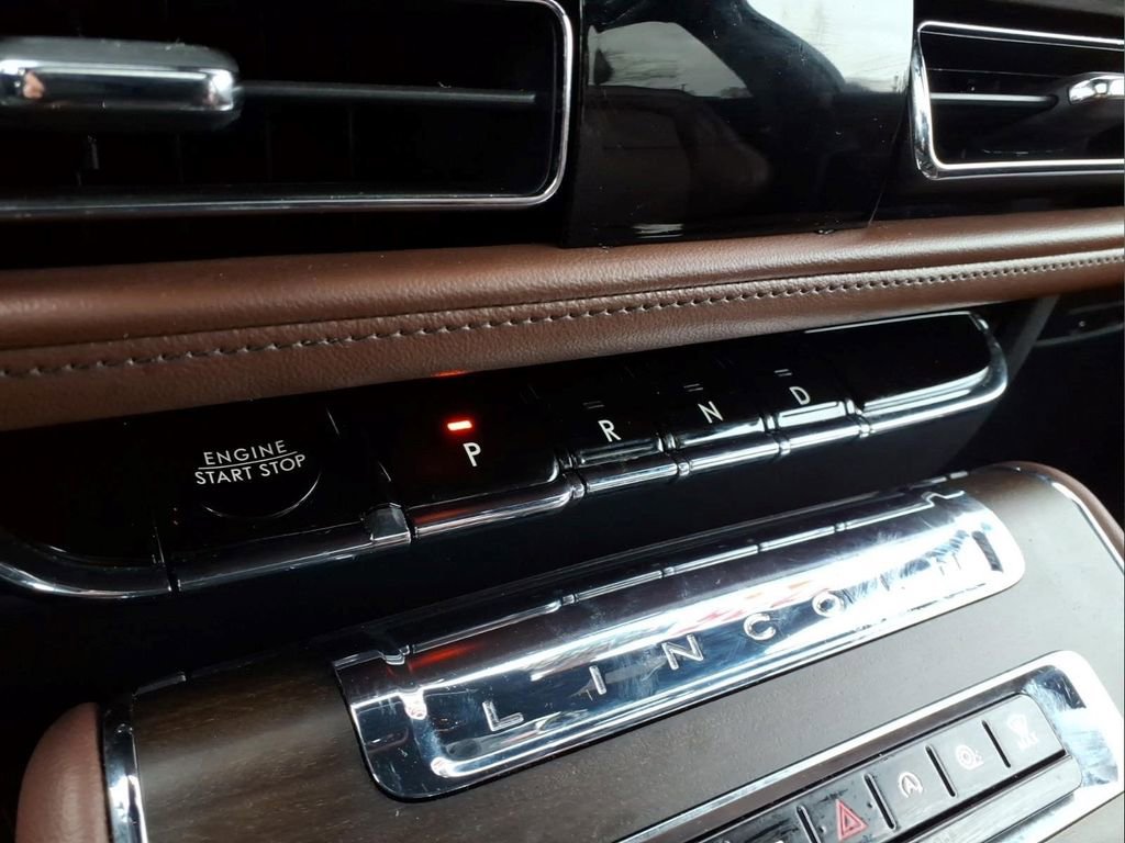 Used 2025 Lincoln Aviator Reserve w/ Illumination Package AWD/4WD image 12