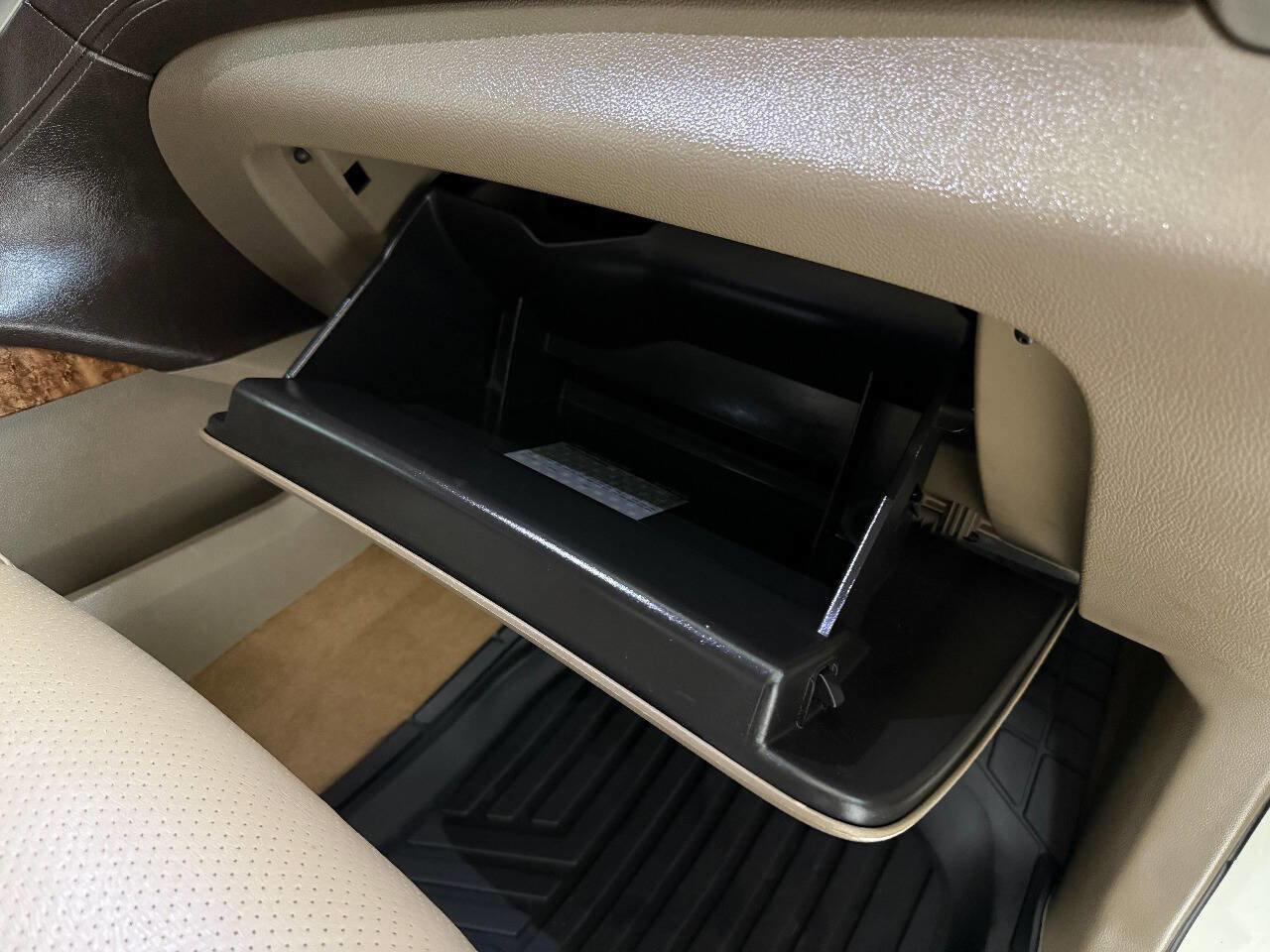 Used 2015 Chevrolet Suburban LTZ image 44