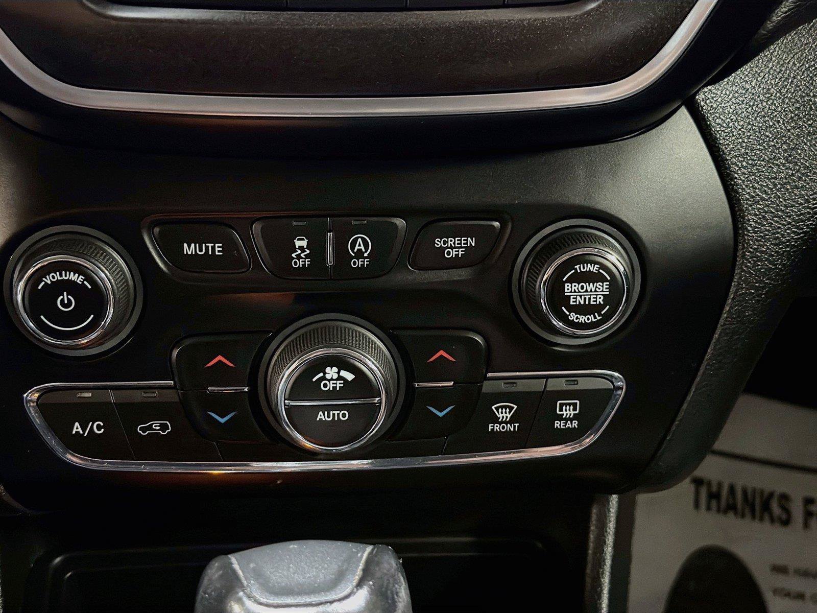 Used 2022 Jeep Cherokee Trailhawk AWD/4WD image 8