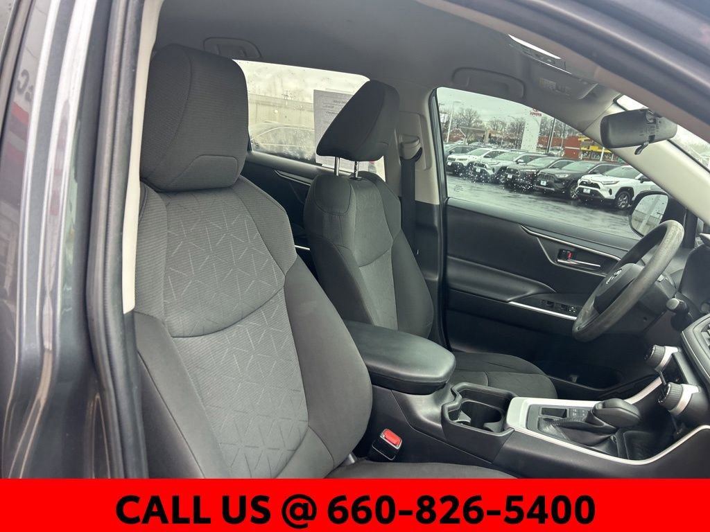Used 2021 Toyota RAV4 XLE image 5