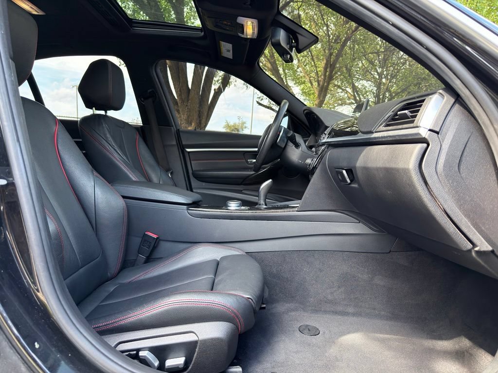 Used 2018 BMW 330i xDrive Sedan AWD/4WD image 34