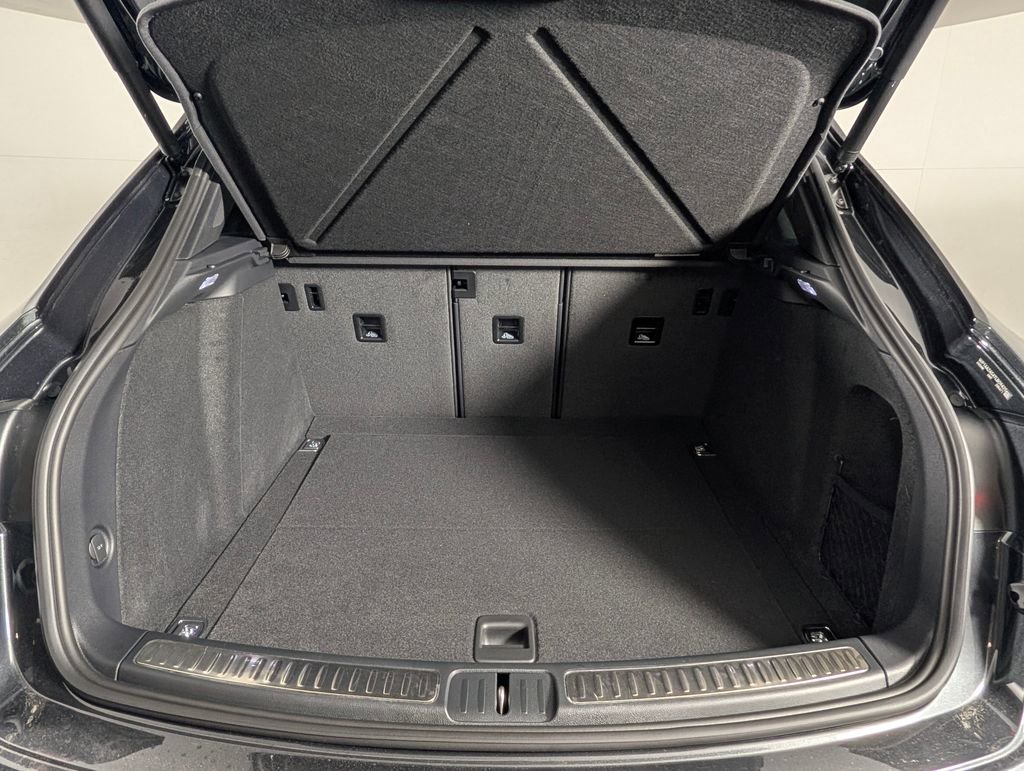 New 2026 Porsche Macan image 19