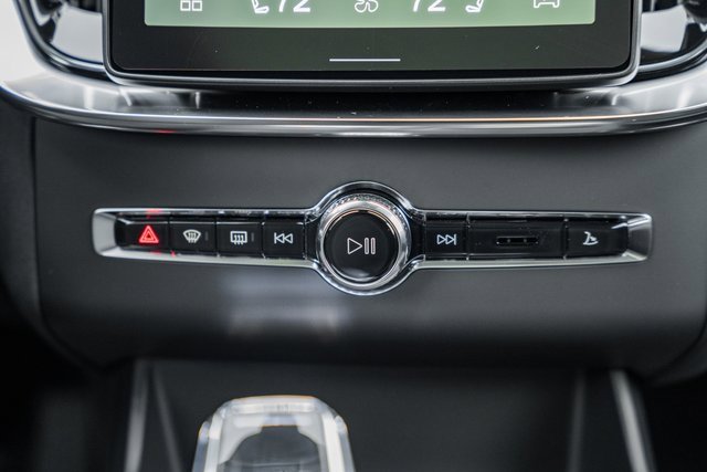 New 2026 Volvo XC90 B6 Plus w/ Protection Package Premier image 22