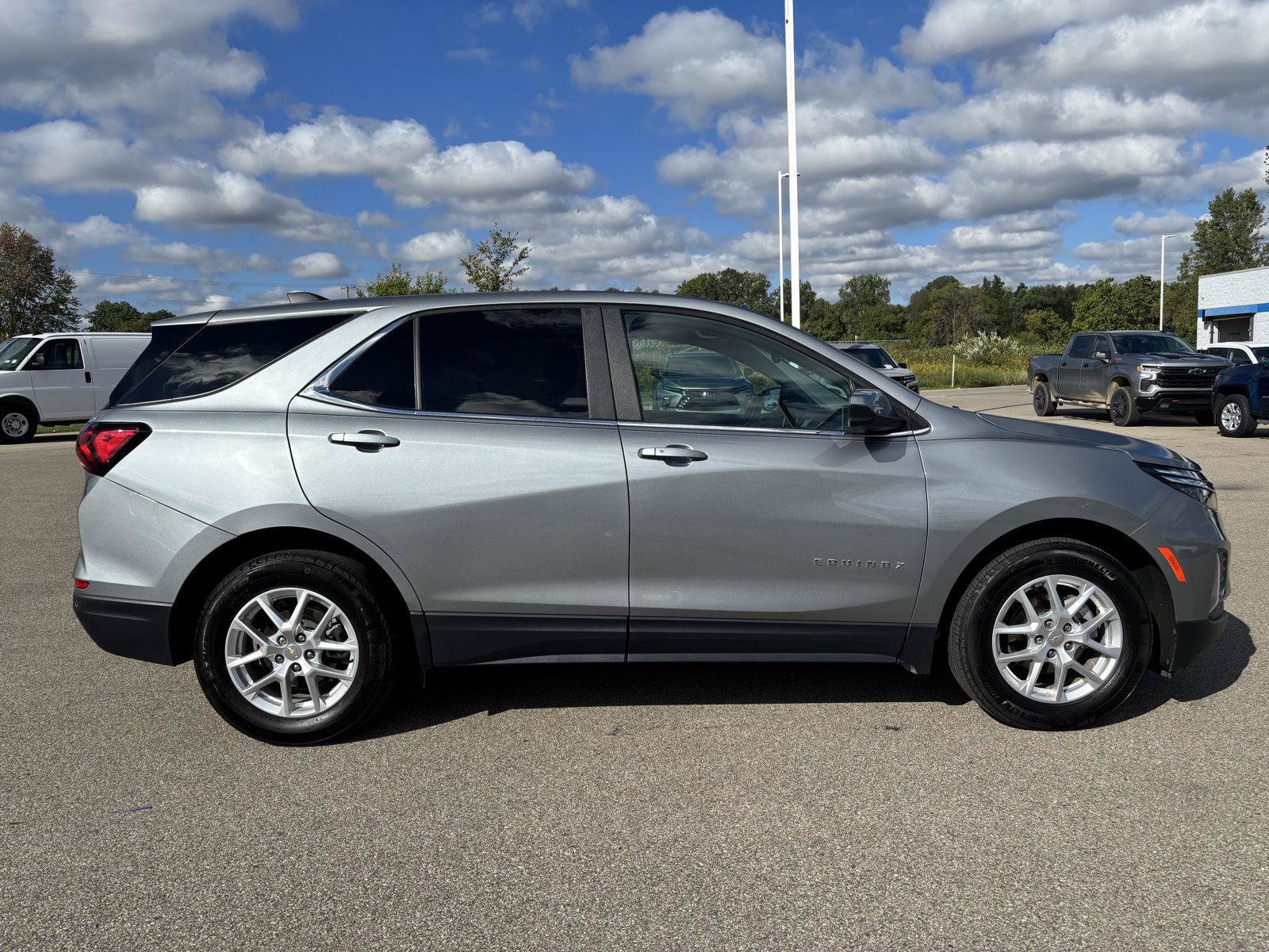 Used 2024 Chevrolet Equinox LT w/ LPO, Floor Liner Package FWD image 4