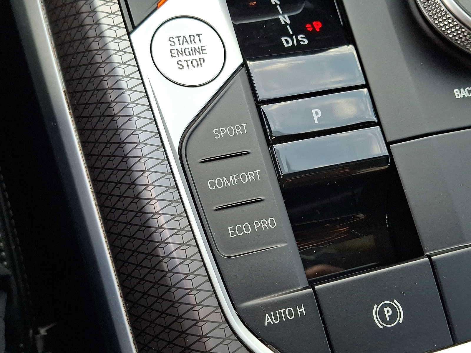 Used 2025 BMW 330i xDrive Sedan w/ M Sport Package image 15