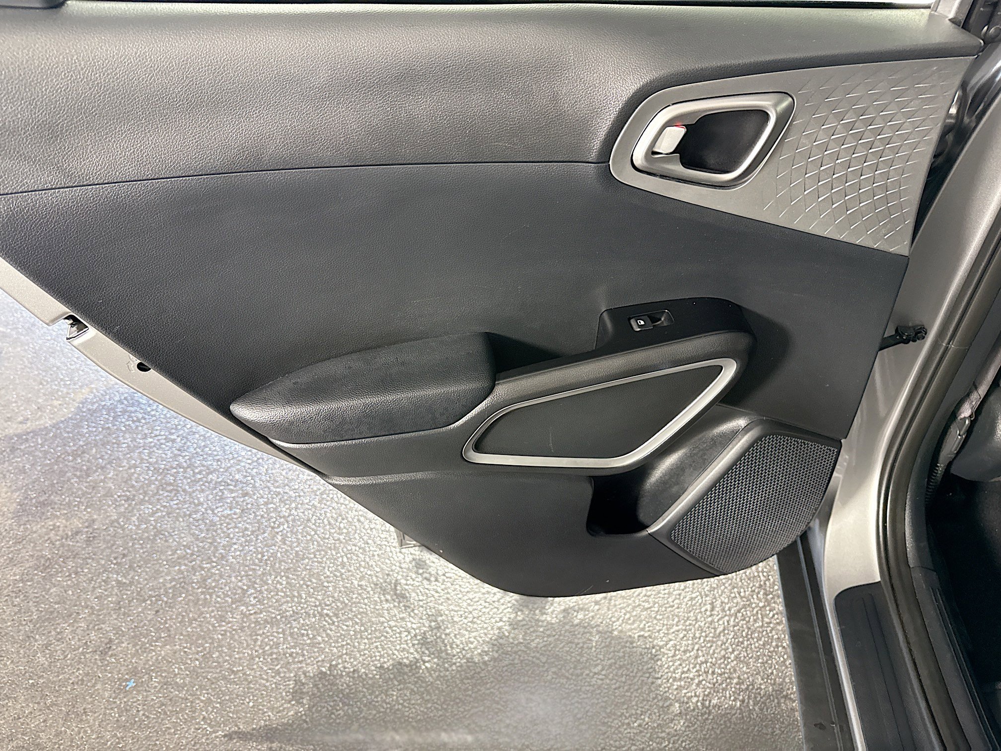 Used 2025 Kia Soul LX w/ LX Technology Package image 25