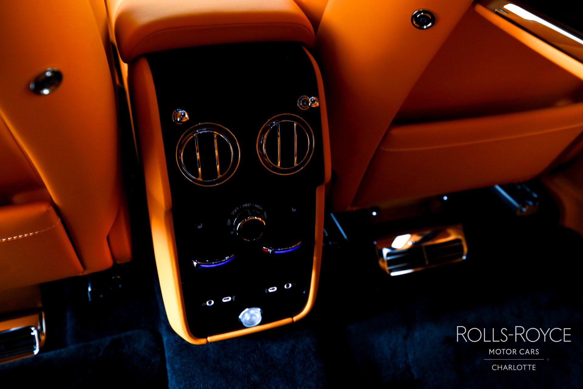 Used 2025 Rolls-Royce Cullinan Black Badge image 21