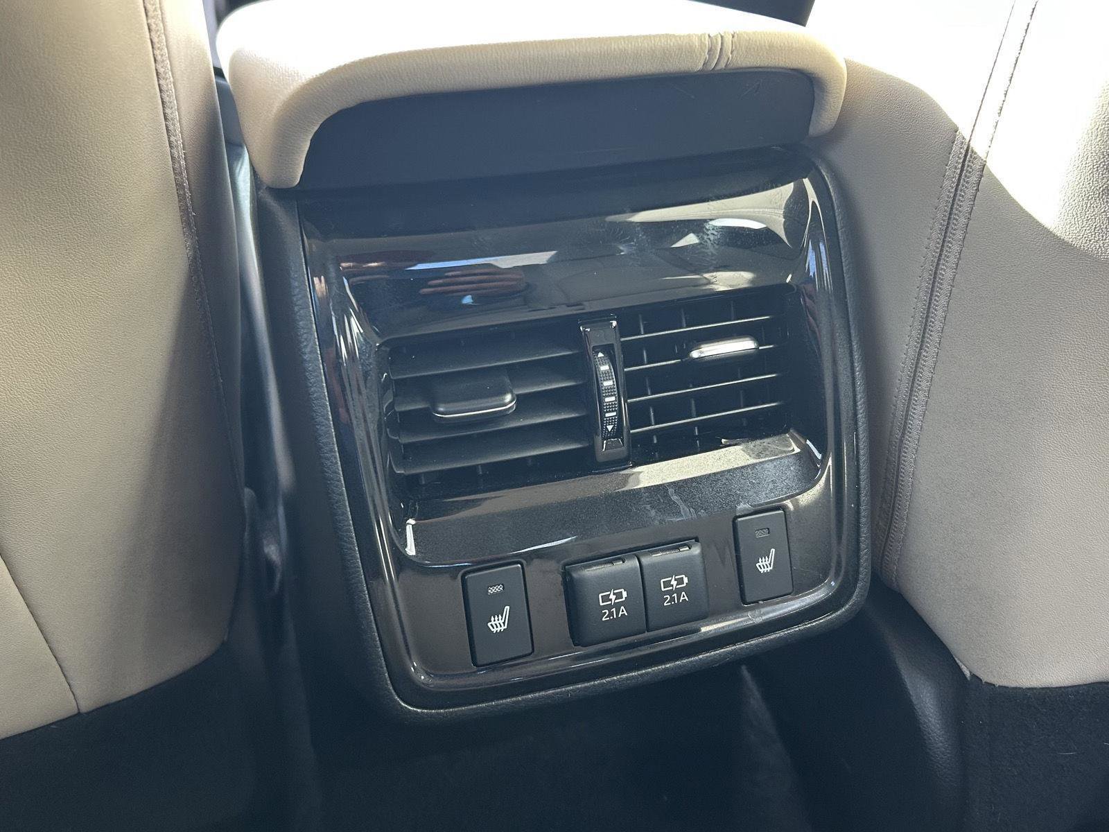 Used 2020 Toyota Avalon Limited image 17