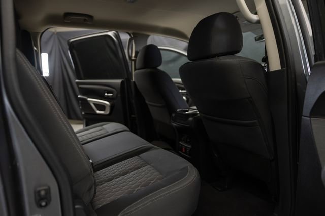 Used 2024 Nissan Titan SV w/ SV Convenience Package image 18